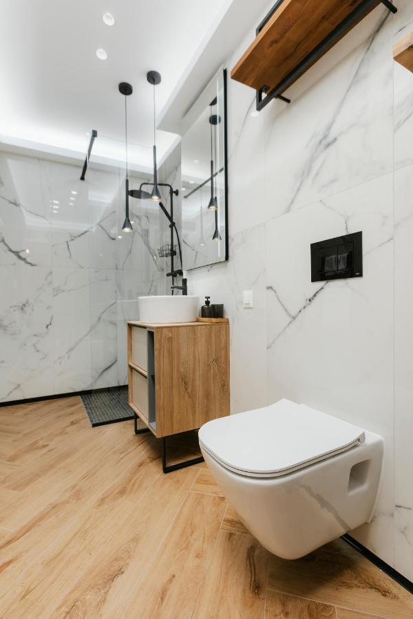 The Forest - Luxe Central Apt With Free Secured Parking Braşov Exterior foto
