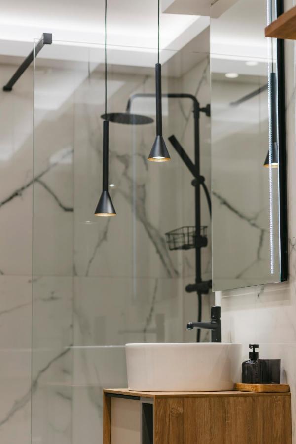 The Forest - Luxe Central Apt With Free Secured Parking Braşov Exterior foto