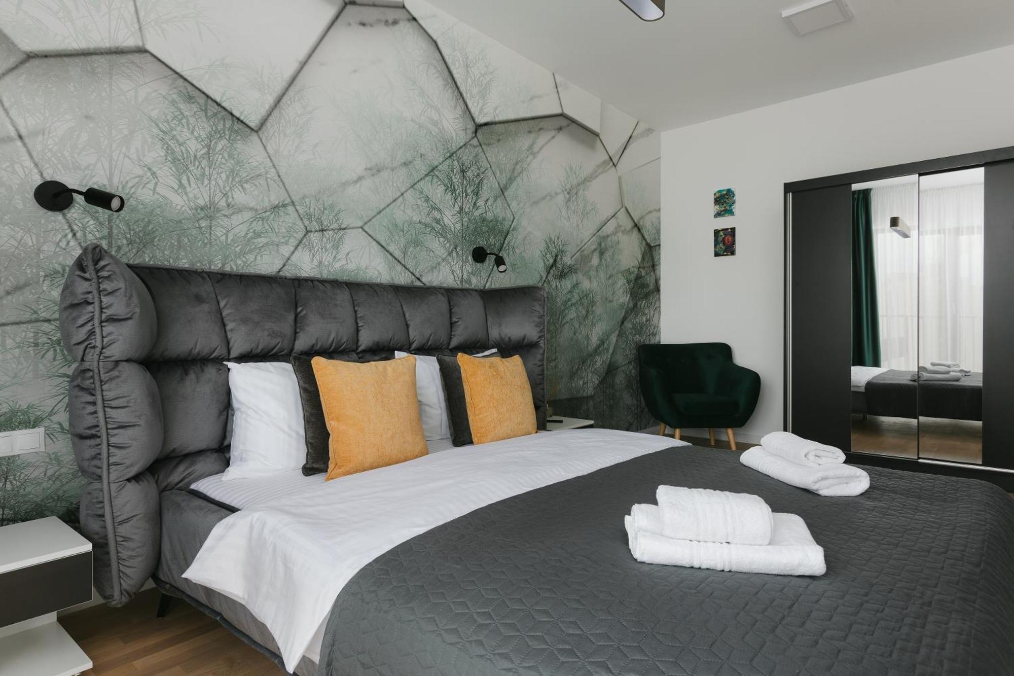 The Forest - Luxe Central Apt With Free Secured Parking Braşov Exterior foto
